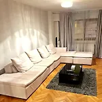 Apartament Romana 100 Sqm Deluxe Apartament Bucureşti