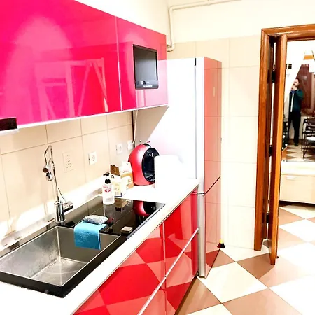 Romana 100 Sqm Deluxe Apartament Apartment *