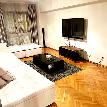 Apartment Romana 100 Sqm Deluxe Apartament *