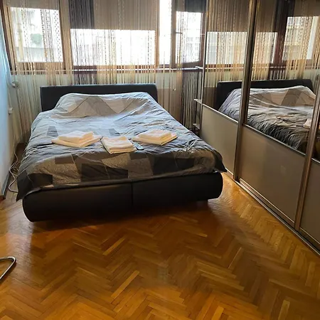 Romana 100 Sqm Deluxe Apartament *