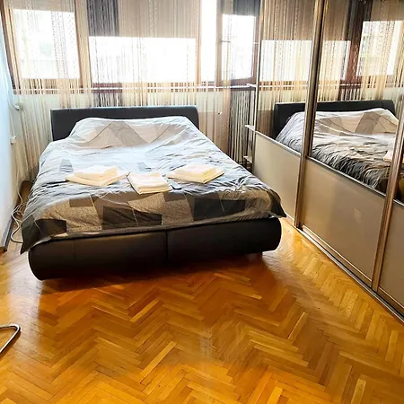 Apartment Romana 100 Sqm Deluxe Apartament *