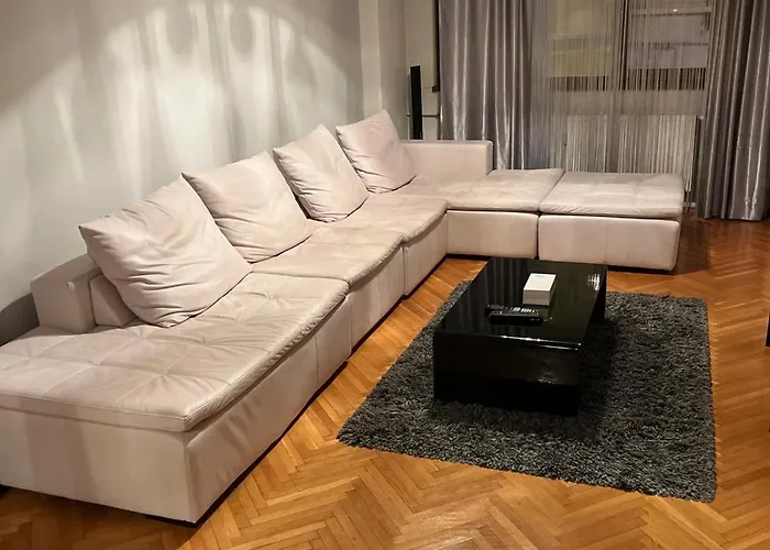 Romana 100 Sqm Deluxe Apartament Bucharest