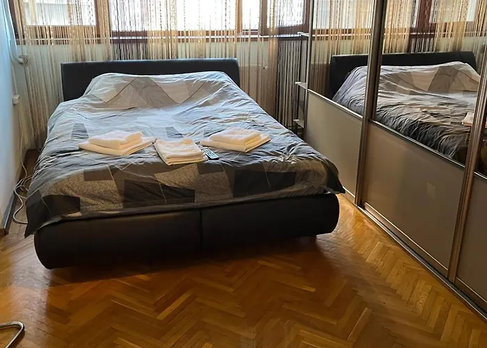 Romana 100 Sqm Deluxe Apartament *