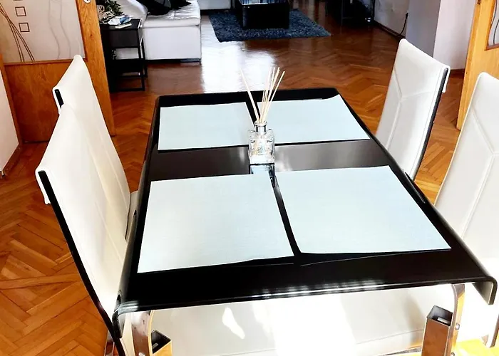 Romana 100 Sqm Deluxe Apartament Apartment *