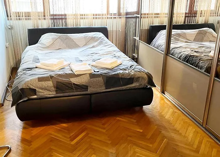 Apartment Romana 100 Sqm Deluxe Apartament *