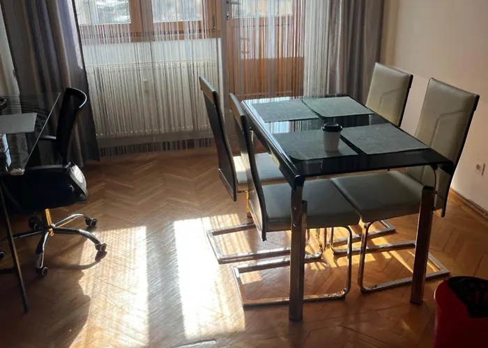 Romana 100 Sqm Deluxe Apartament Apartment